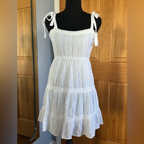 Jessica Simpson White Eyelet Mini Dress (XS) - Picture 2 of 5